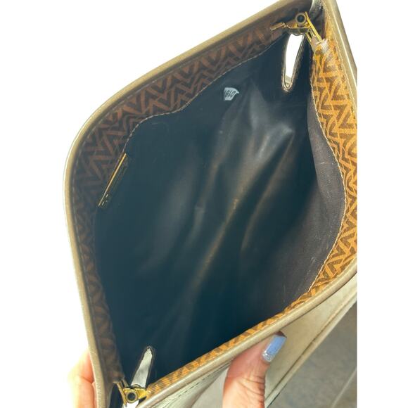 Valentino brown leather V pattern clutch bag - Picture 9 of 15